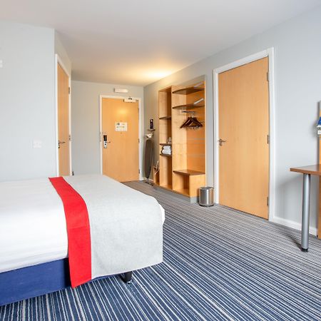 Holiday Inn Express Dunfermline By Ihg Bagian luar foto