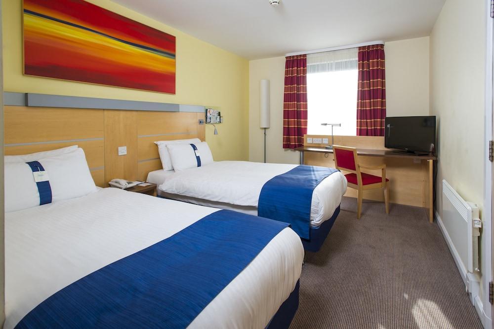 Holiday Inn Express Dunfermline By Ihg Bagian luar foto