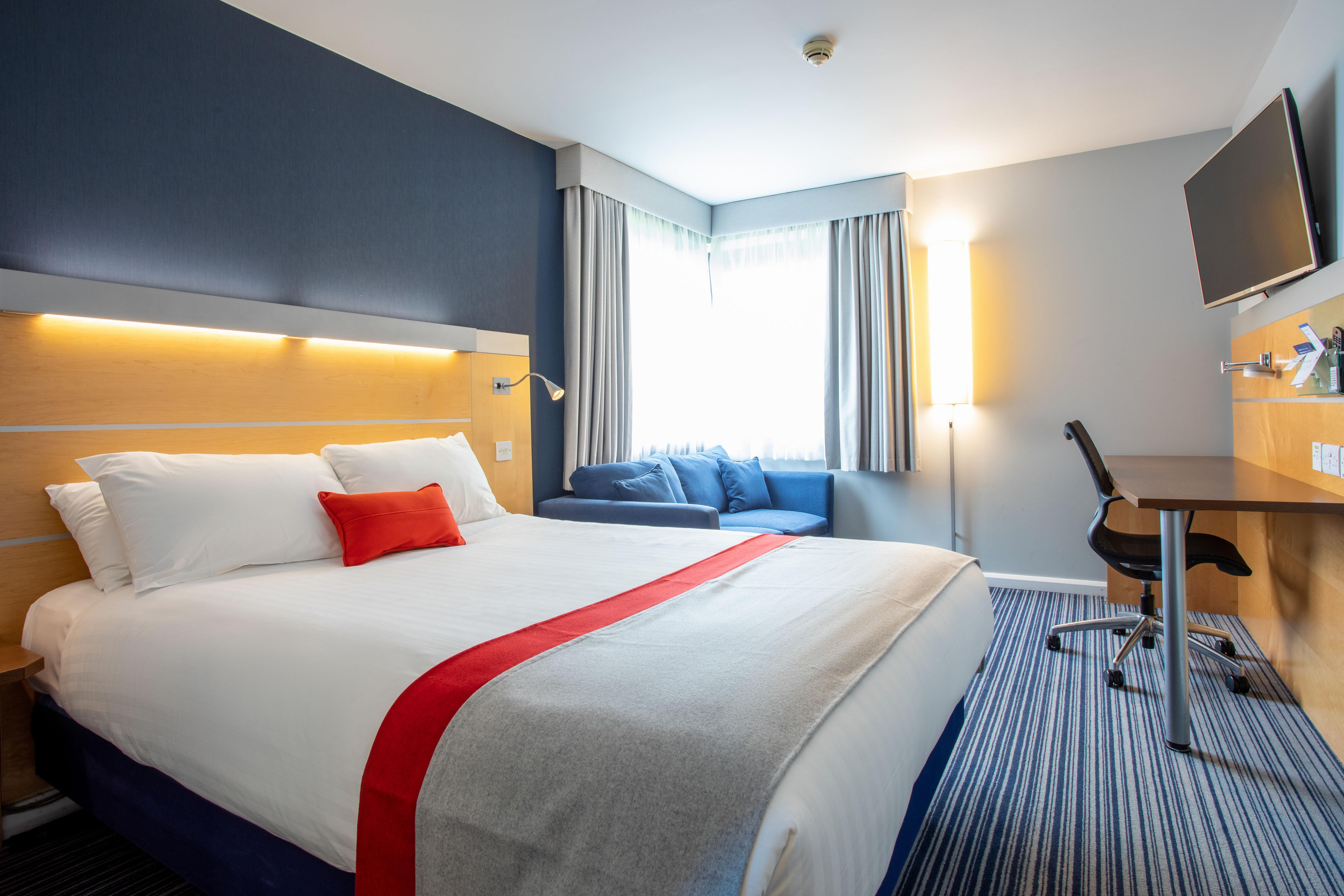 Holiday Inn Express Dunfermline By Ihg Bagian luar foto