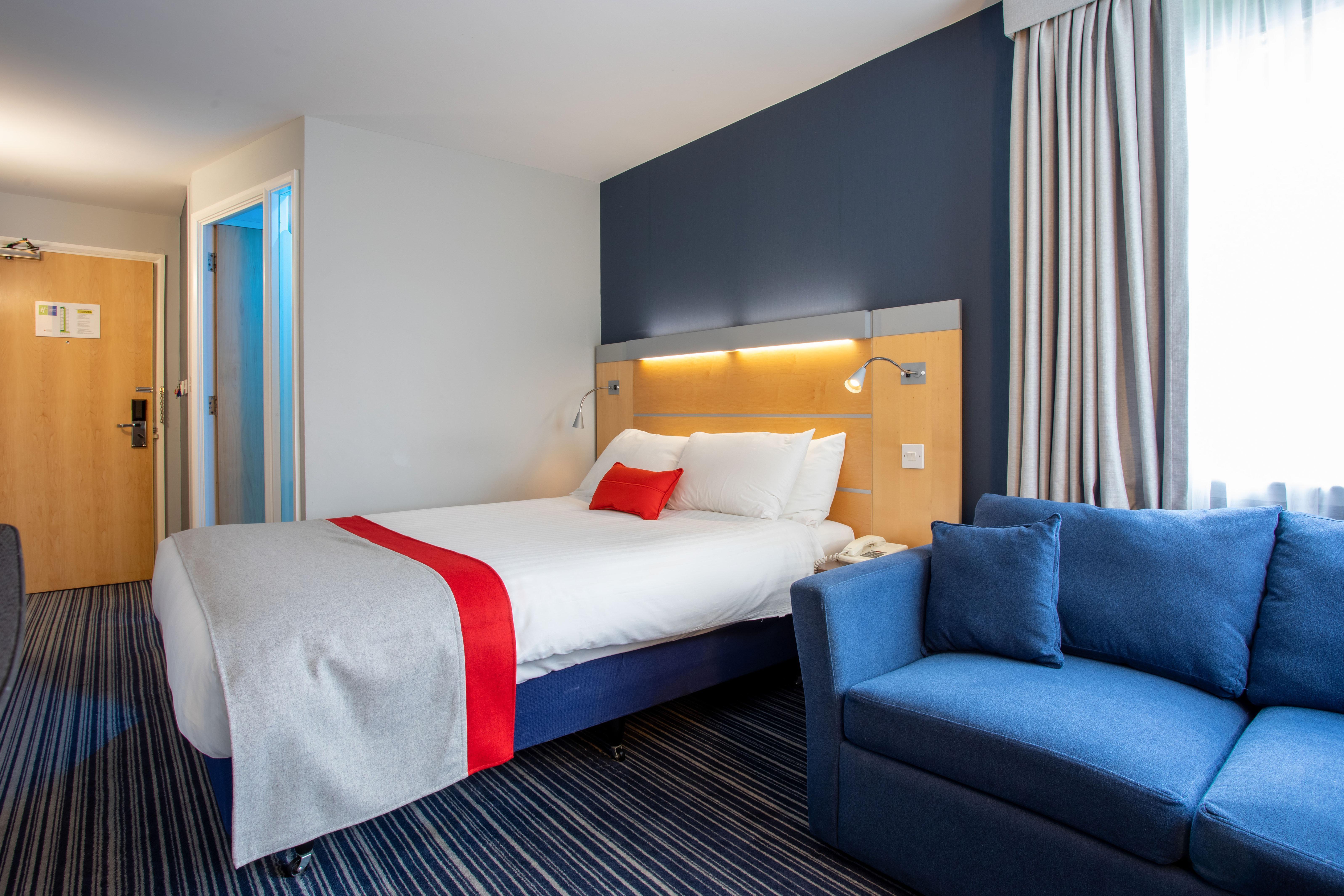 Holiday Inn Express Dunfermline By Ihg Bagian luar foto