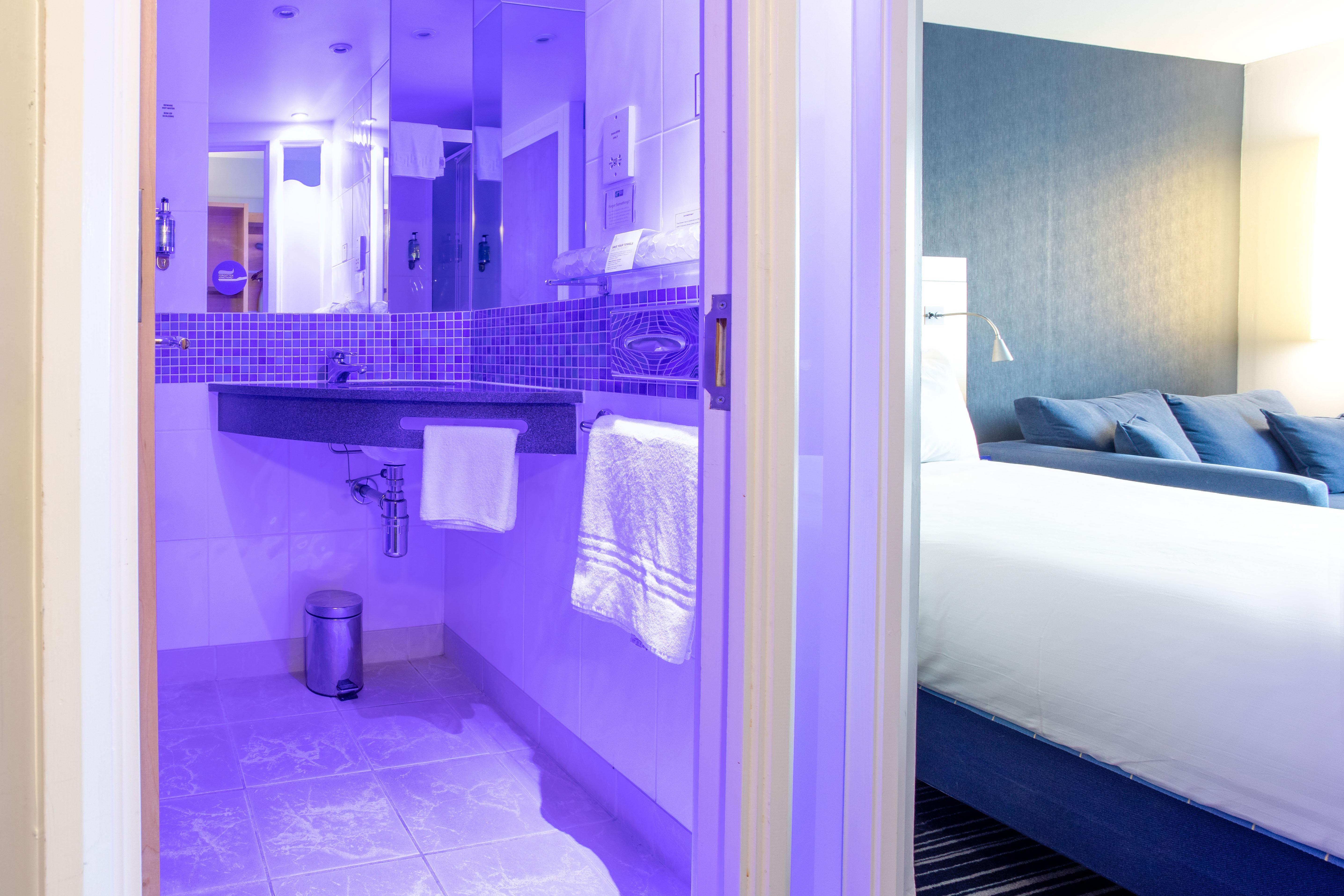Holiday Inn Express Dunfermline By Ihg Bagian luar foto