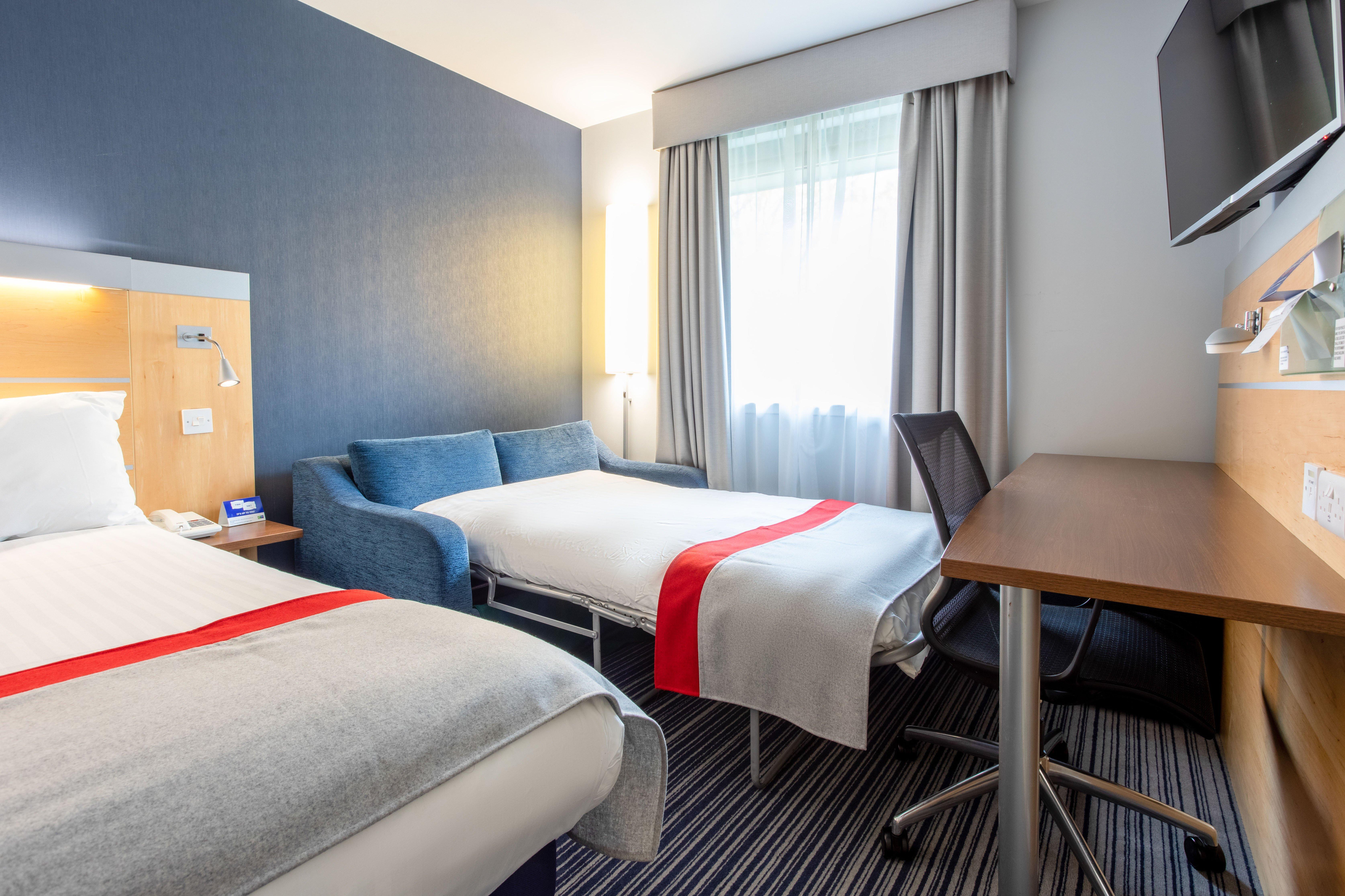 Holiday Inn Express Dunfermline By Ihg Bagian luar foto