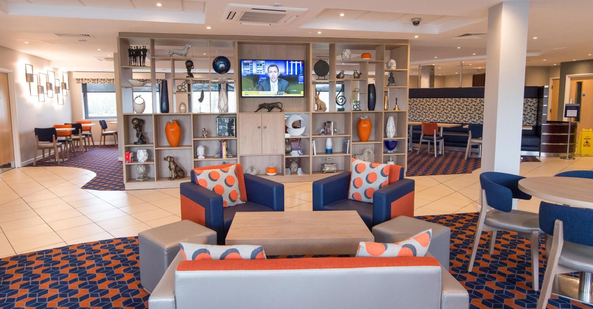 Holiday Inn Express Dunfermline By Ihg Bagian luar foto