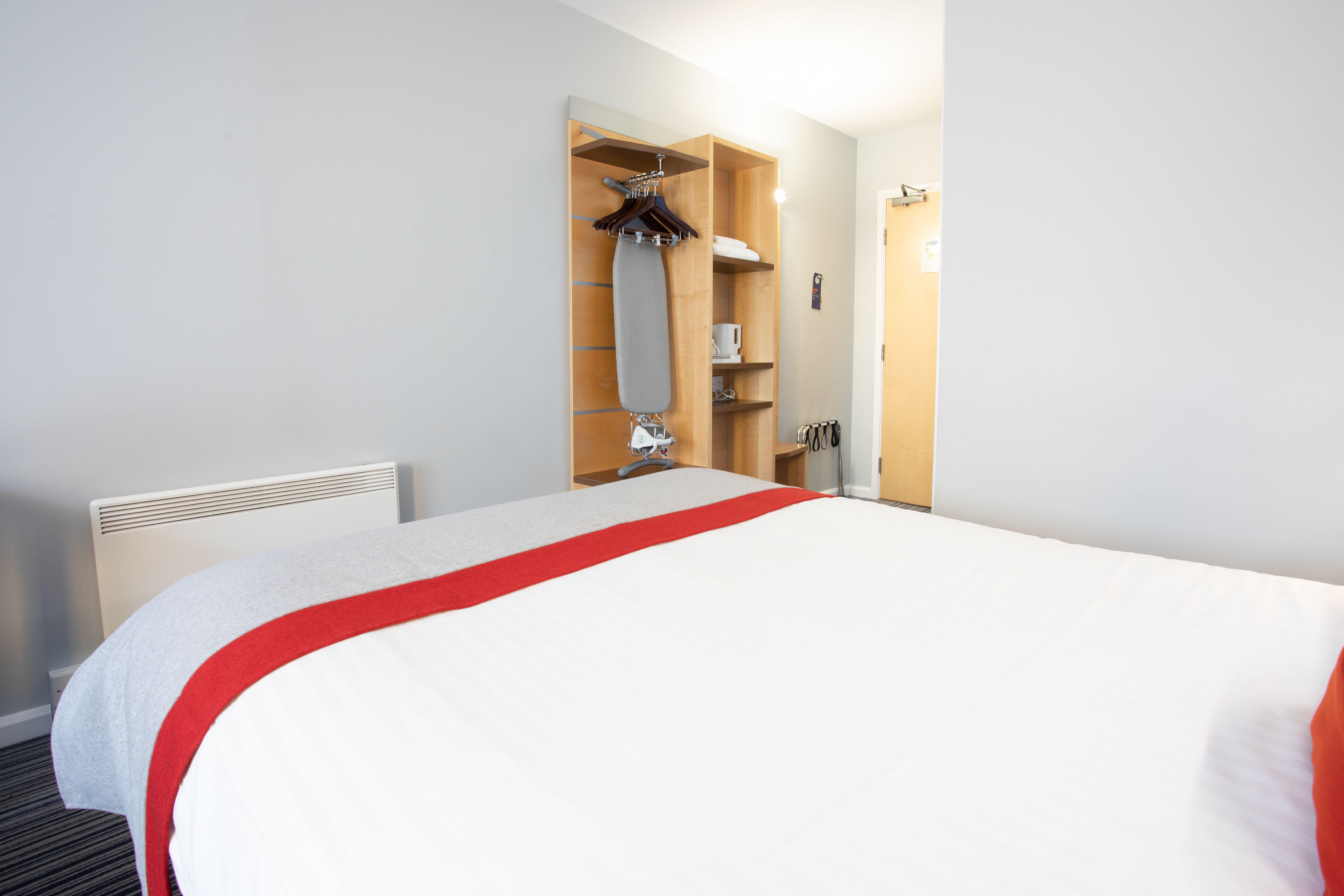 Holiday Inn Express Dunfermline By Ihg Bagian luar foto