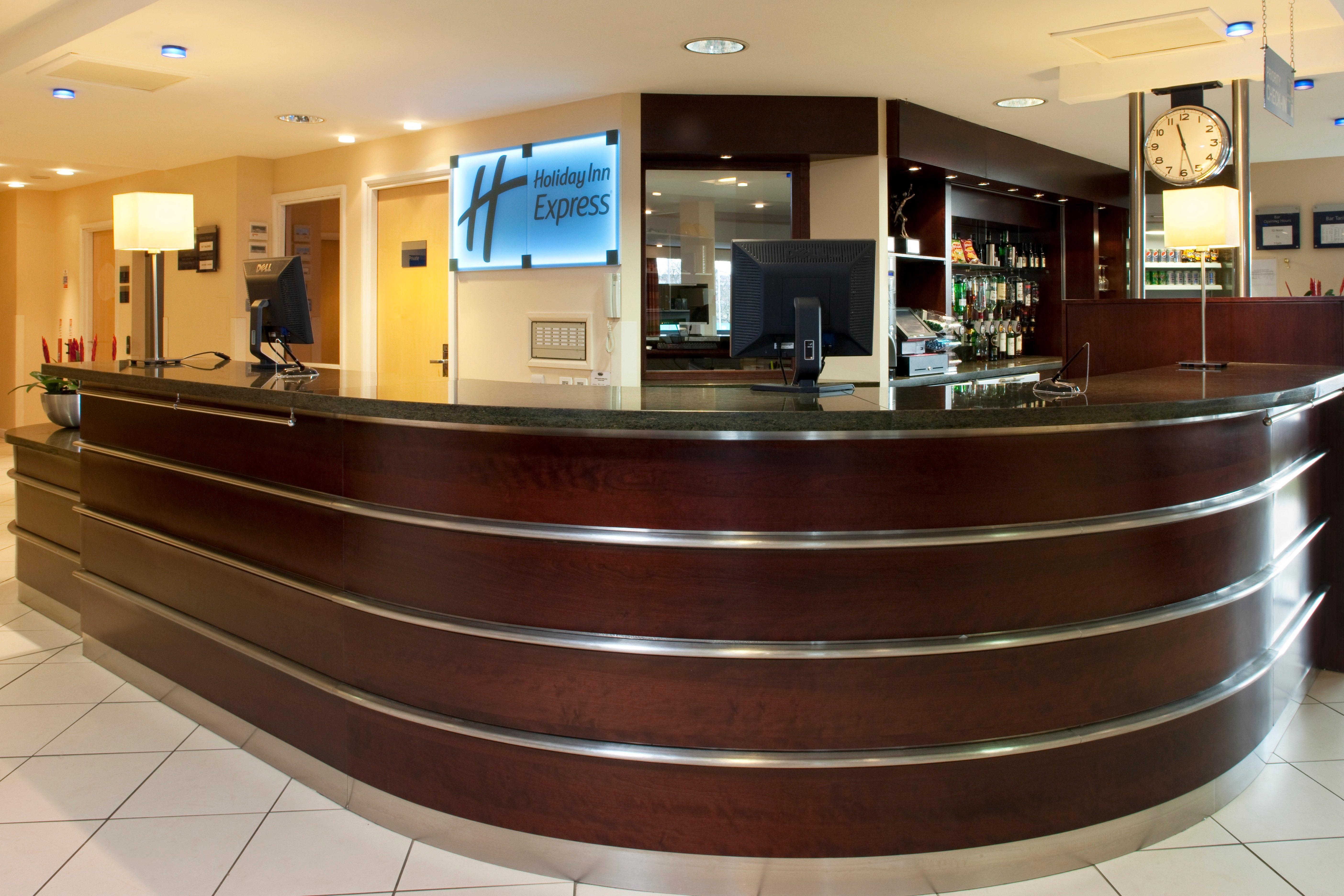 Holiday Inn Express Dunfermline By Ihg Bagian luar foto