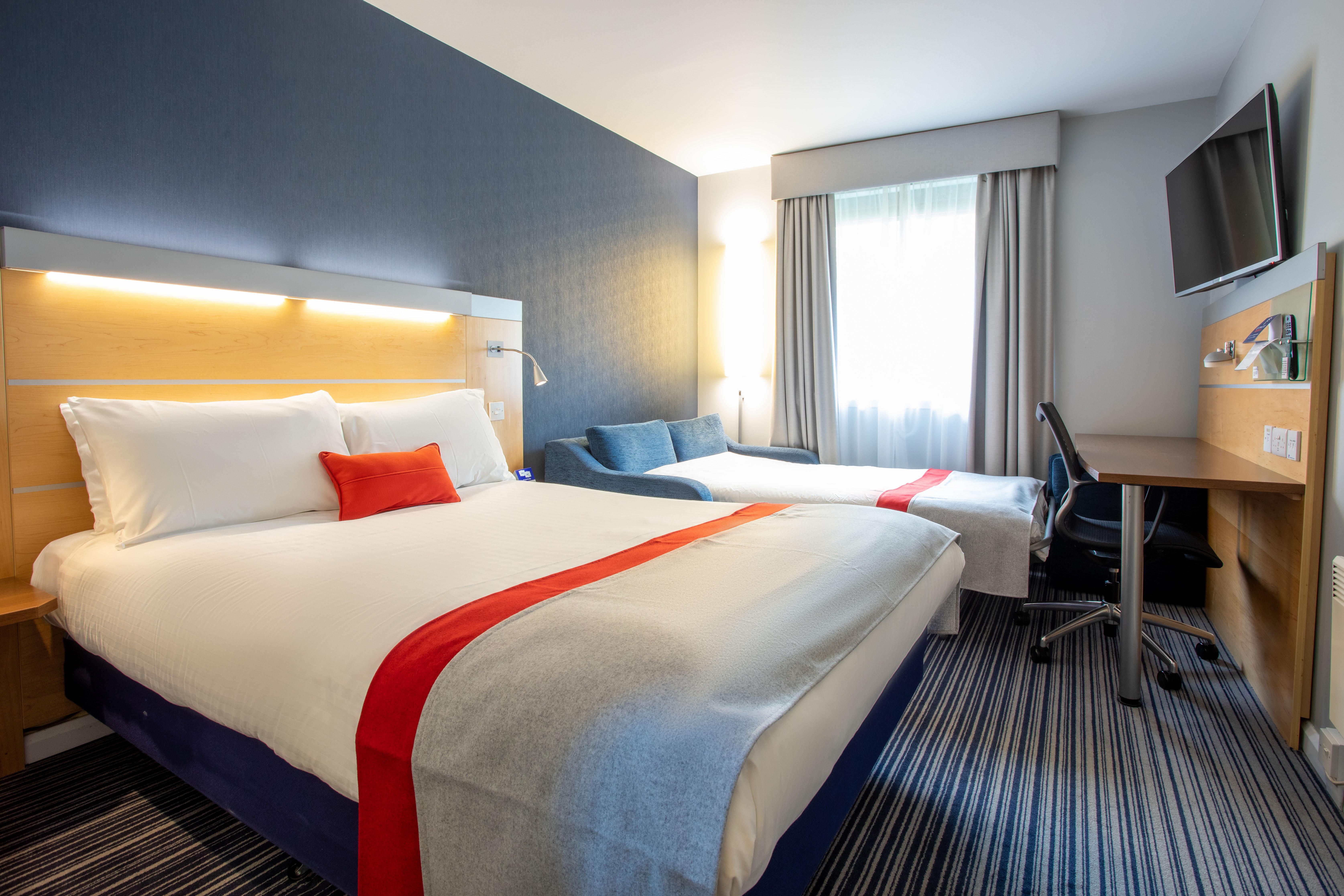 Holiday Inn Express Dunfermline By Ihg Bagian luar foto