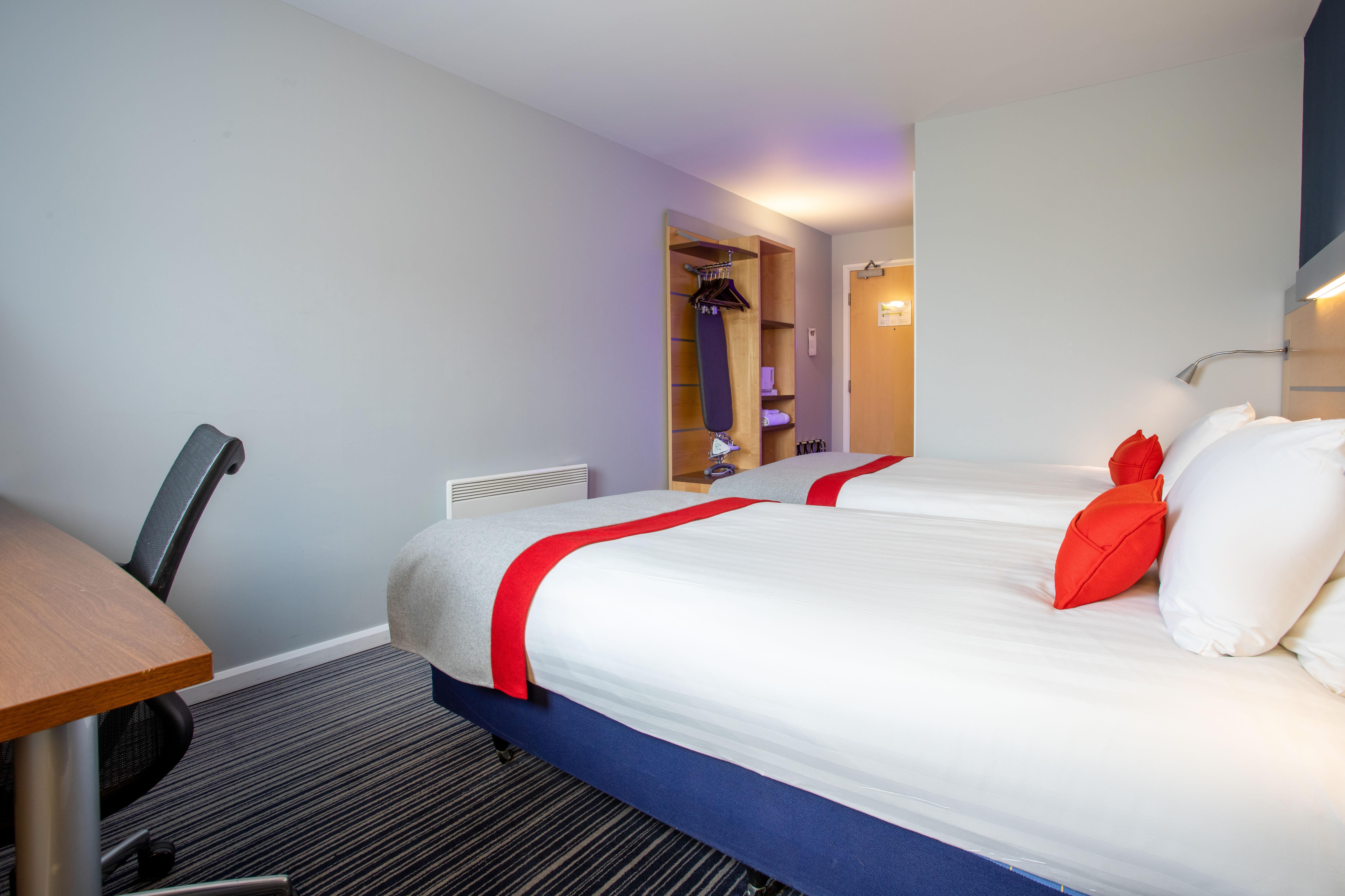Holiday Inn Express Dunfermline By Ihg Bagian luar foto