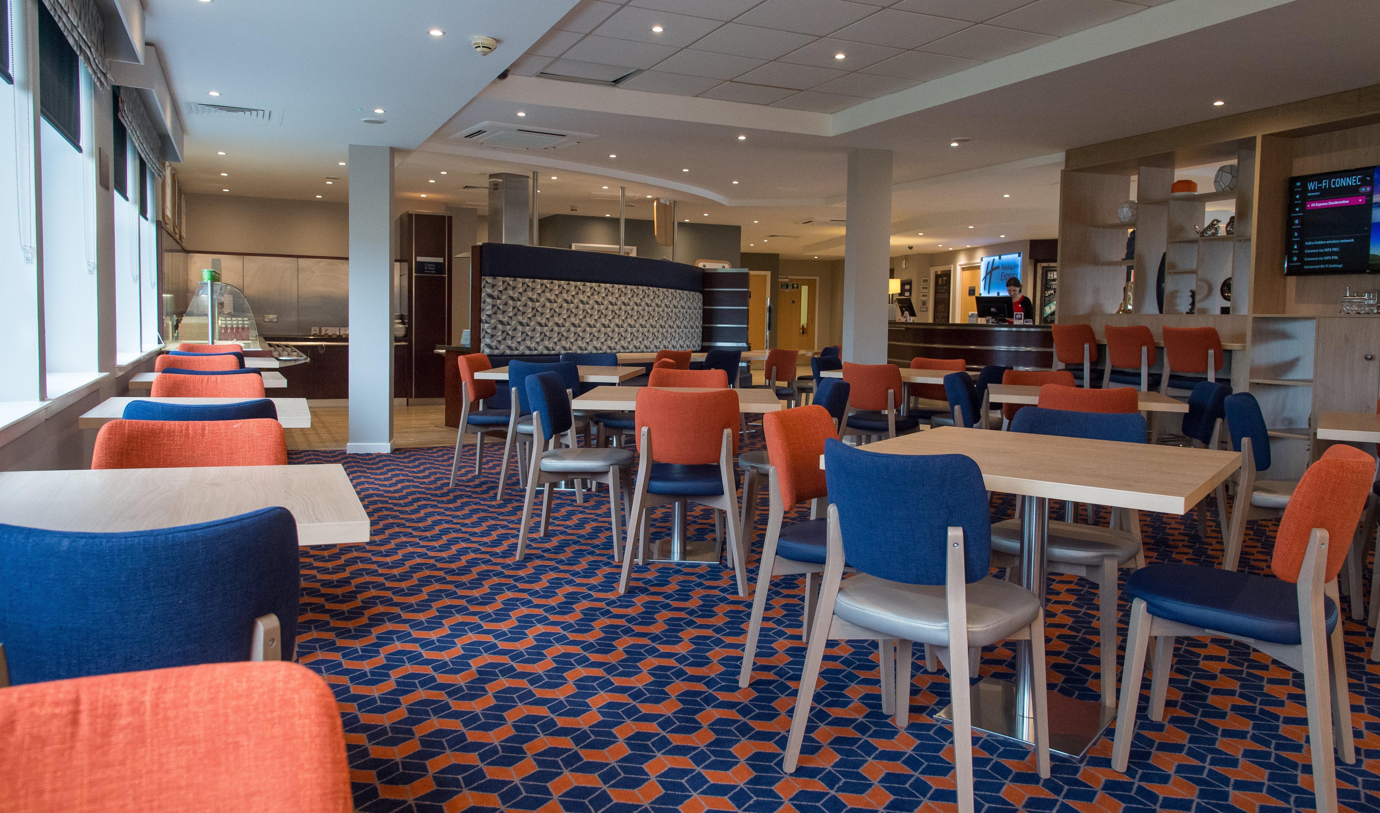 Holiday Inn Express Dunfermline By Ihg Bagian luar foto
