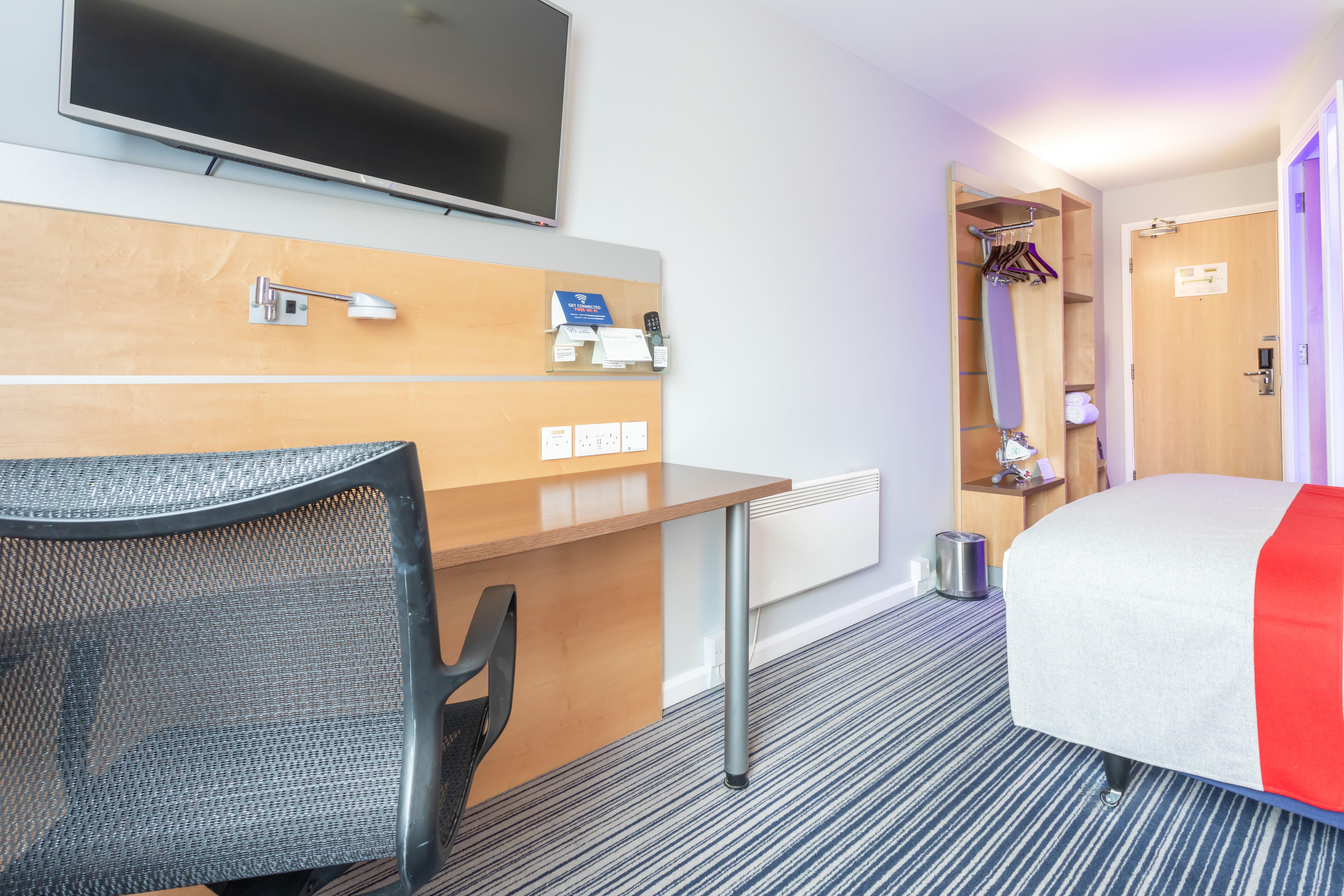 Holiday Inn Express Dunfermline By Ihg Bagian luar foto