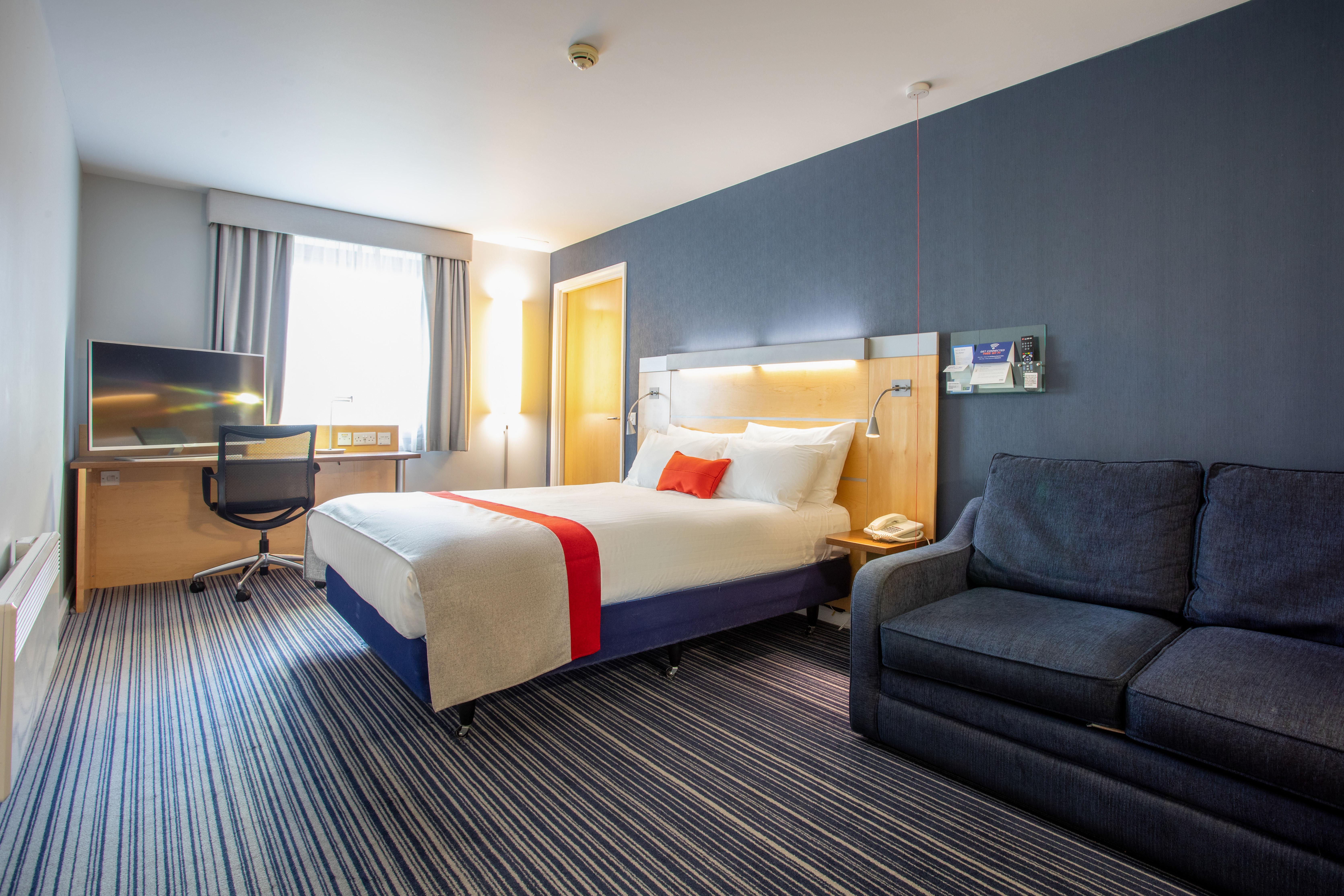 Holiday Inn Express Dunfermline By Ihg Bagian luar foto