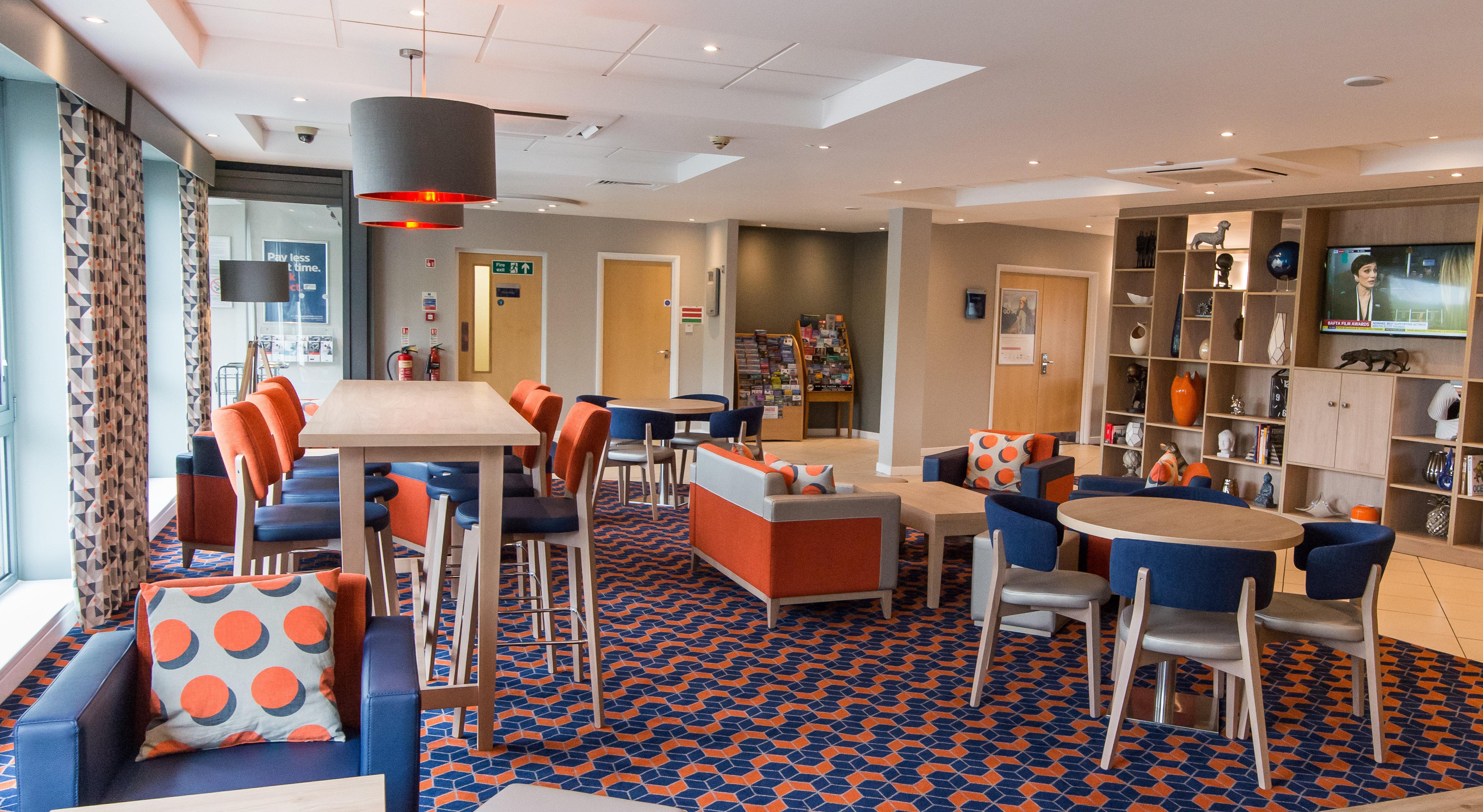 Holiday Inn Express Dunfermline By Ihg Bagian luar foto