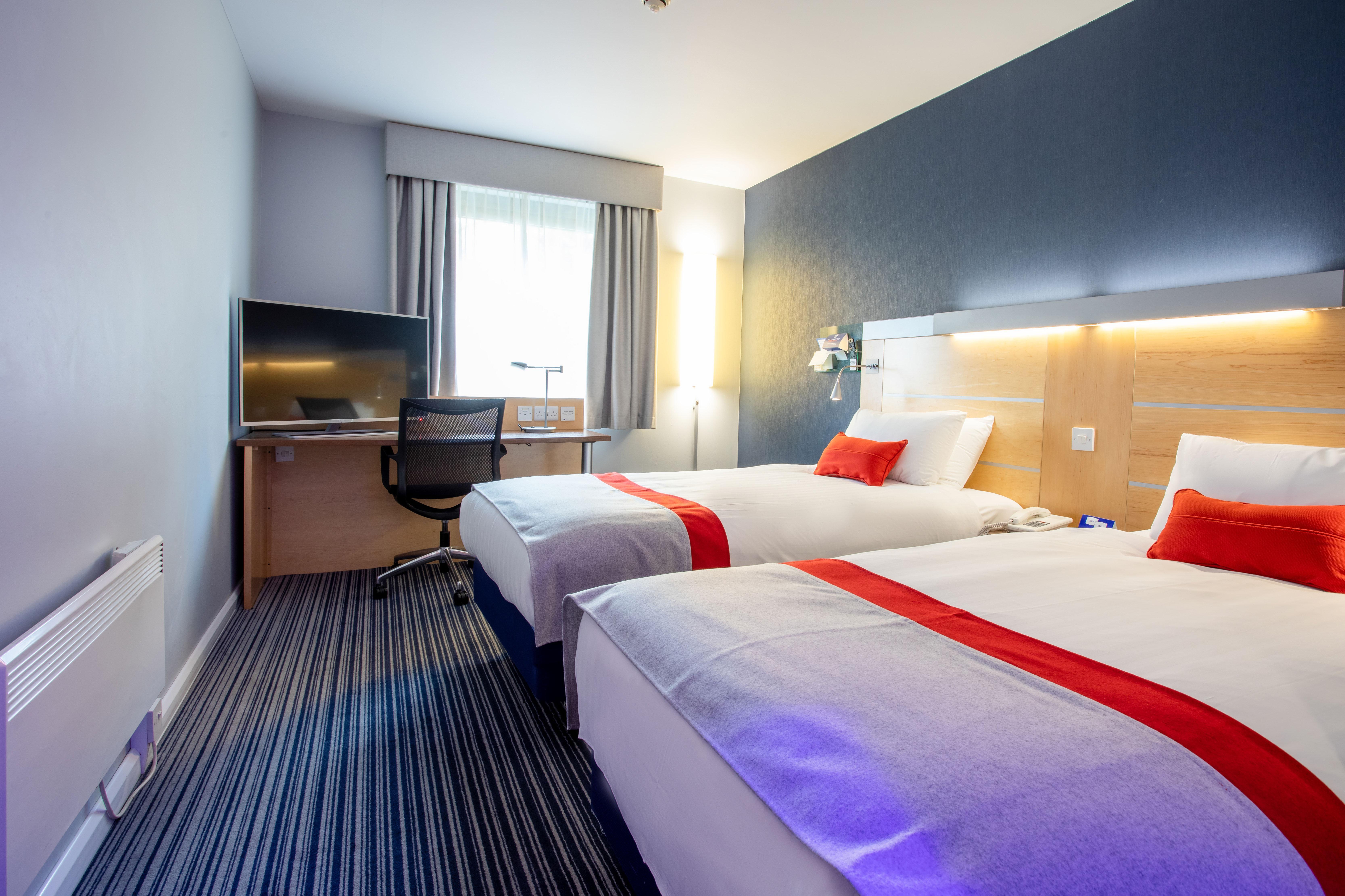 Holiday Inn Express Dunfermline By Ihg Bagian luar foto