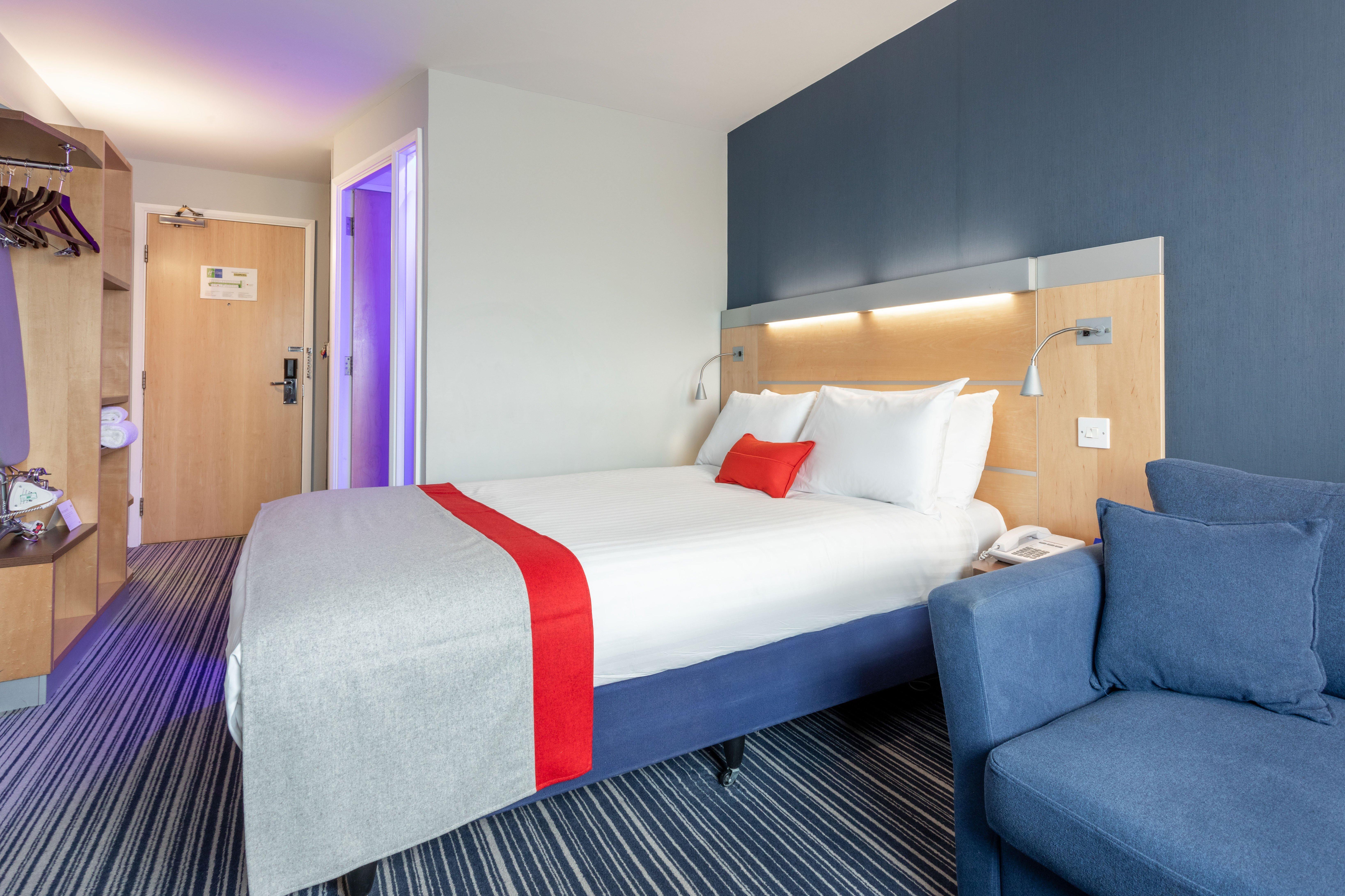 Holiday Inn Express Dunfermline By Ihg Bagian luar foto