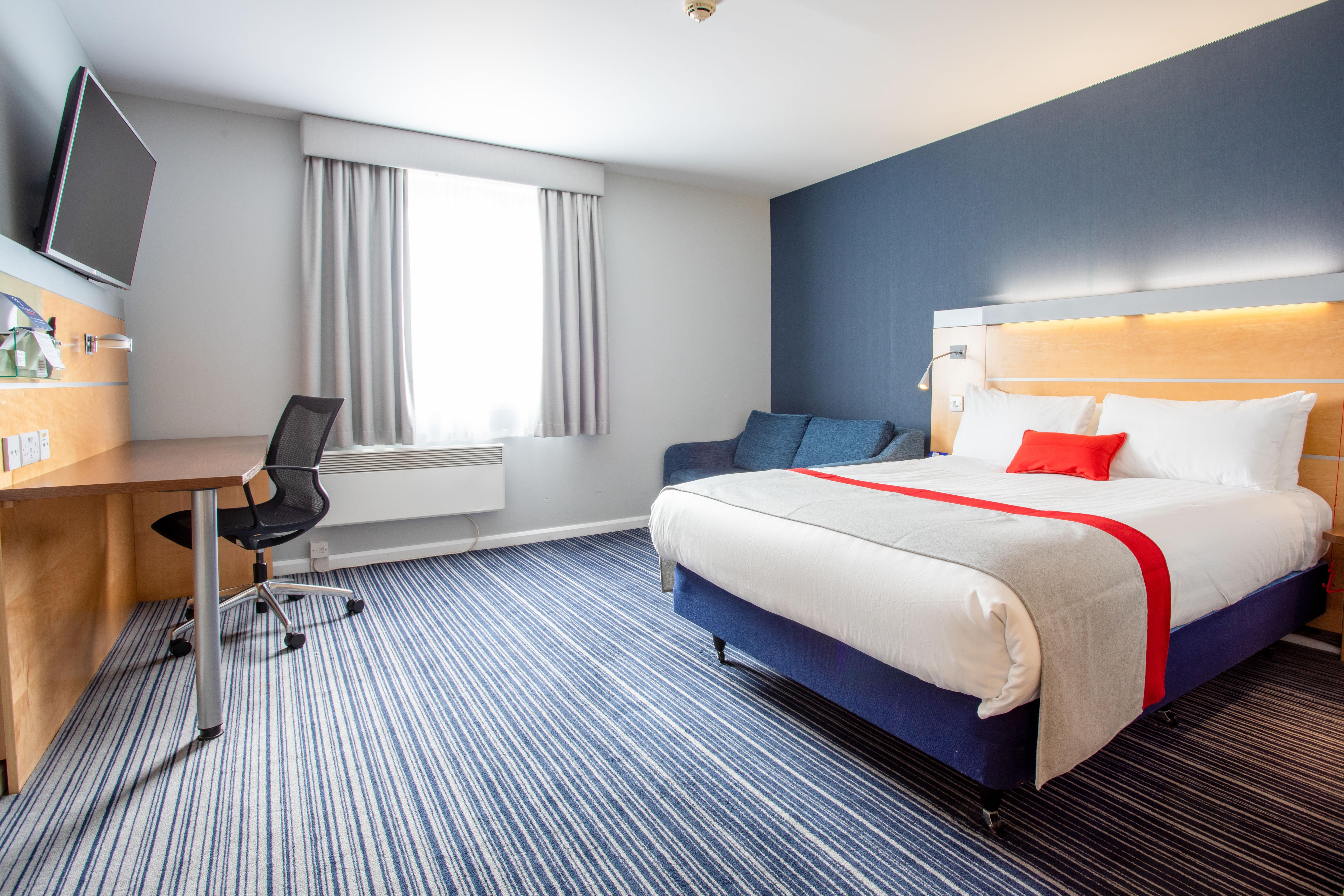 Holiday Inn Express Dunfermline By Ihg Bagian luar foto