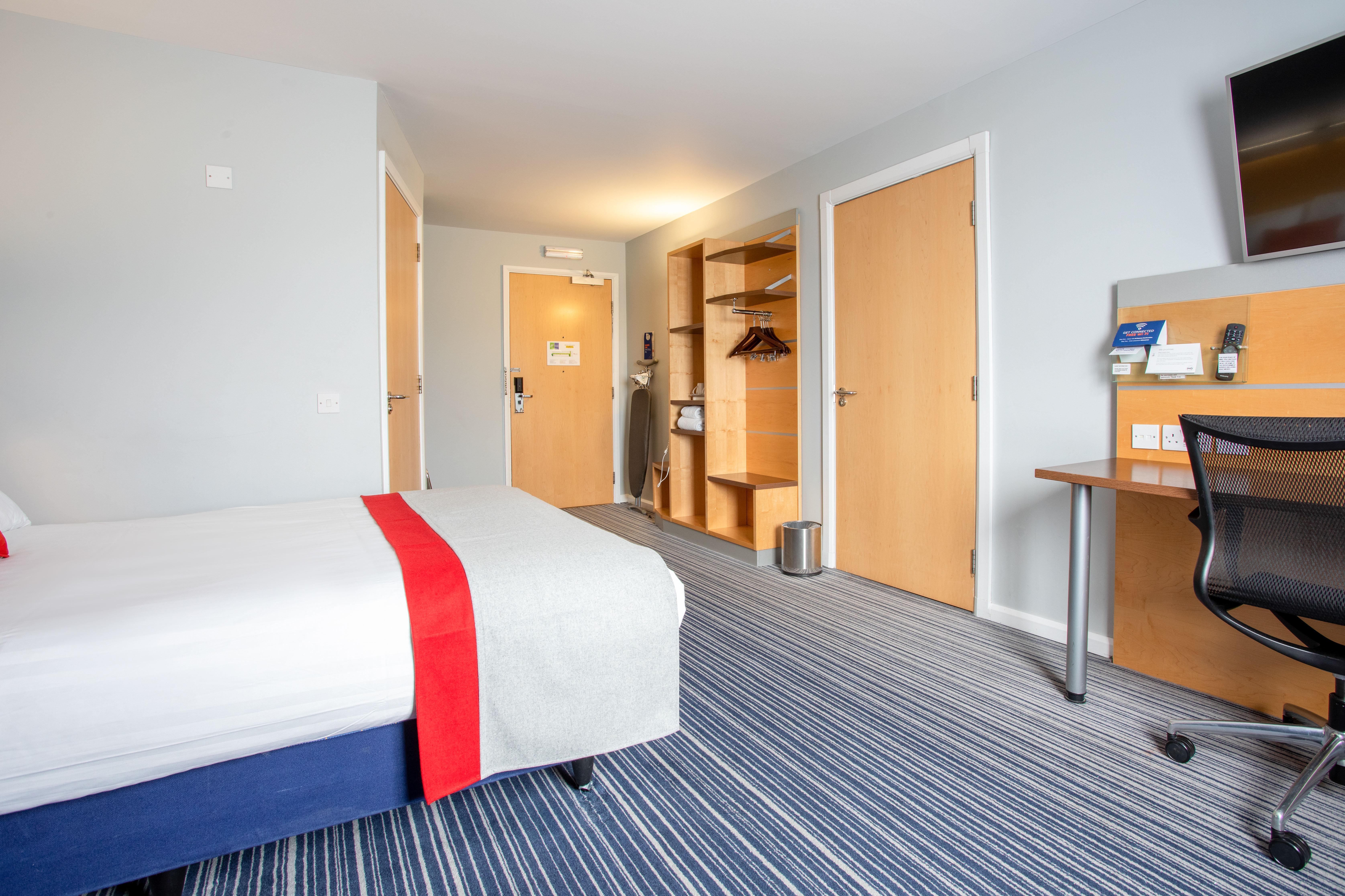 Holiday Inn Express Dunfermline By Ihg Bagian luar foto