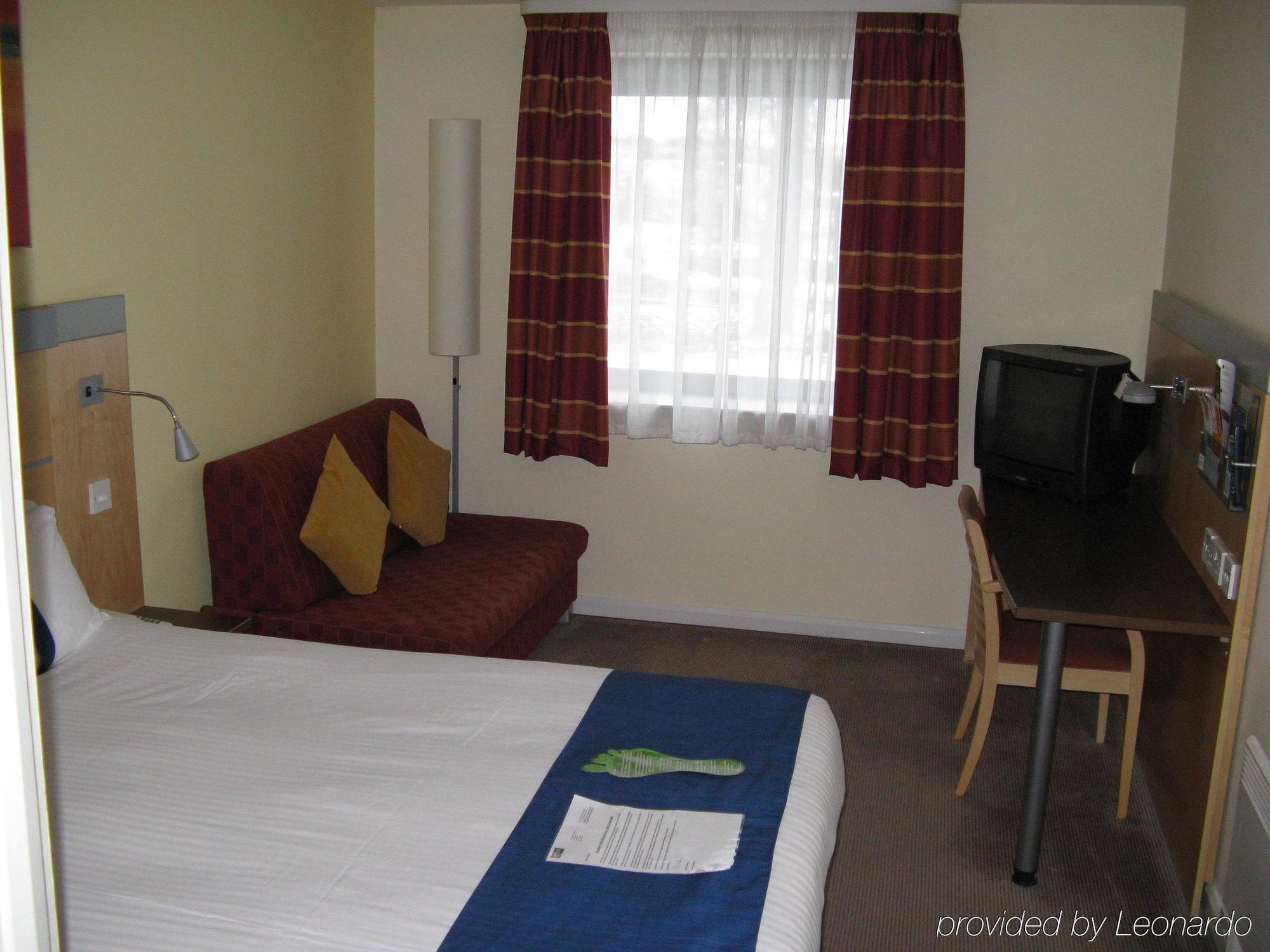 Holiday Inn Express Dunfermline By Ihg Bagian luar foto