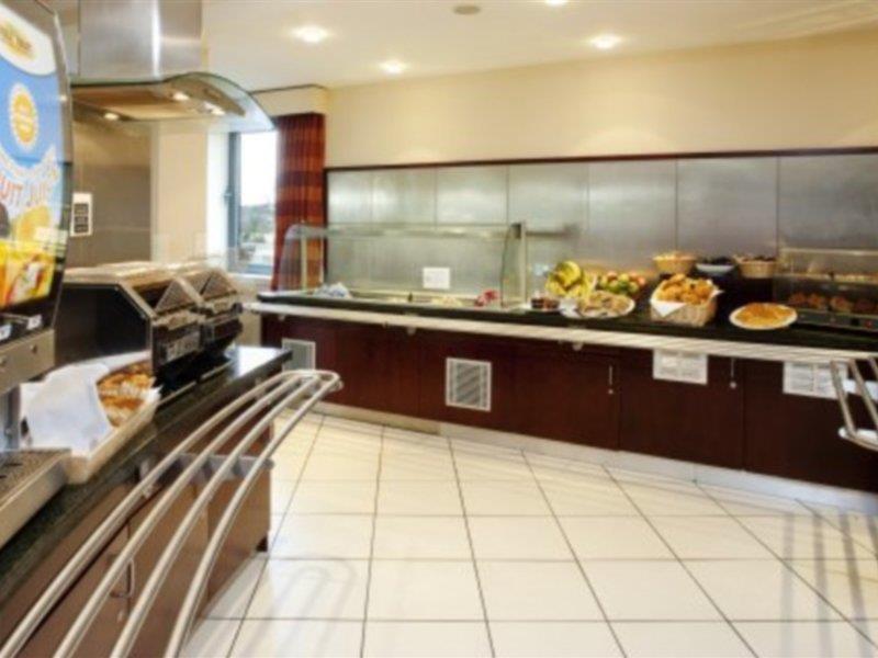 Holiday Inn Express Dunfermline By Ihg Bagian luar foto