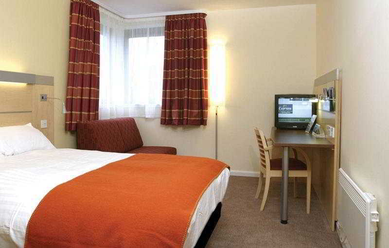 Holiday Inn Express Dunfermline By Ihg Bagian luar foto