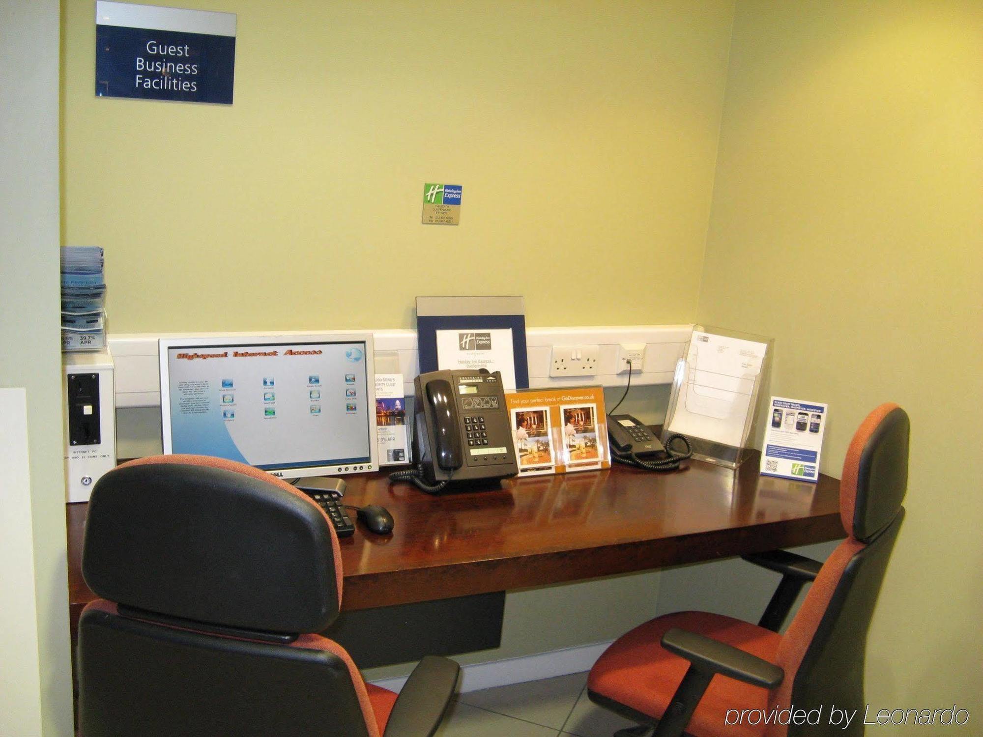 Holiday Inn Express Dunfermline By Ihg Bagian luar foto