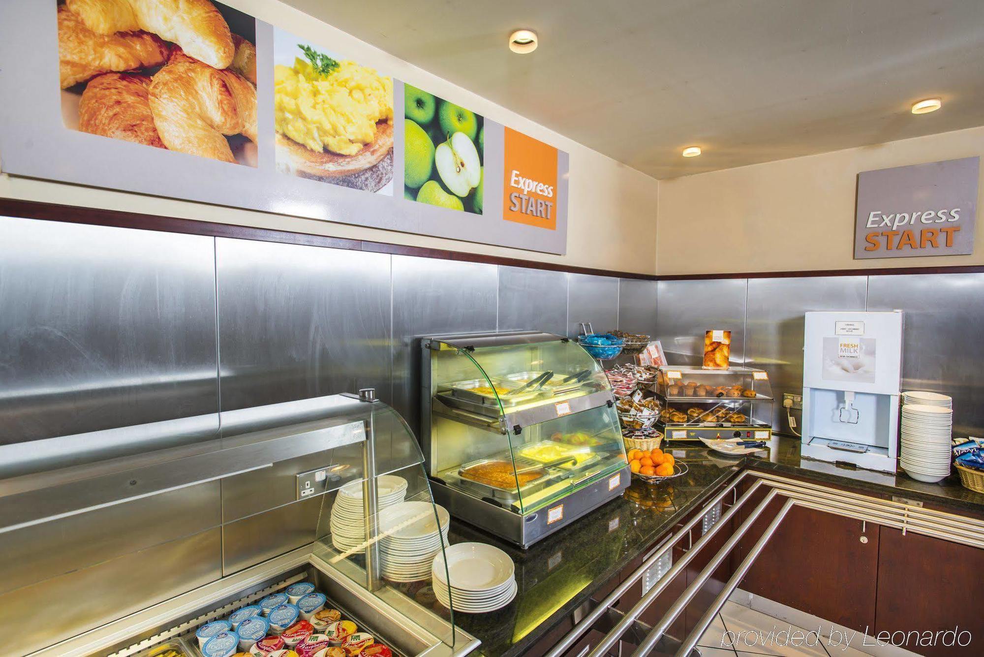 Holiday Inn Express Dunfermline By Ihg Bagian luar foto