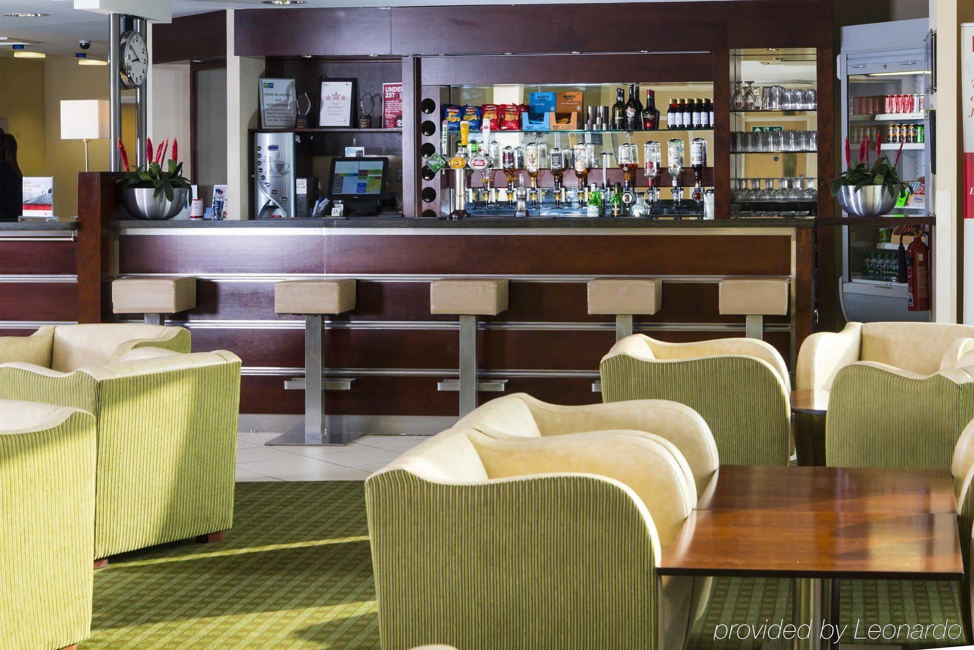 Holiday Inn Express Dunfermline By Ihg Bagian luar foto