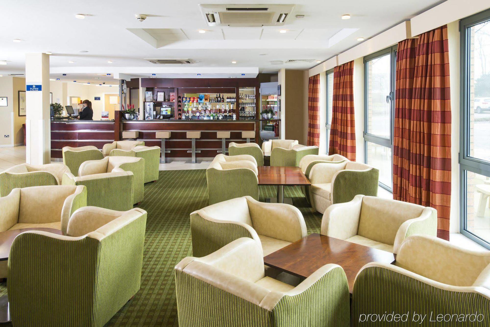 Holiday Inn Express Dunfermline By Ihg Bagian luar foto