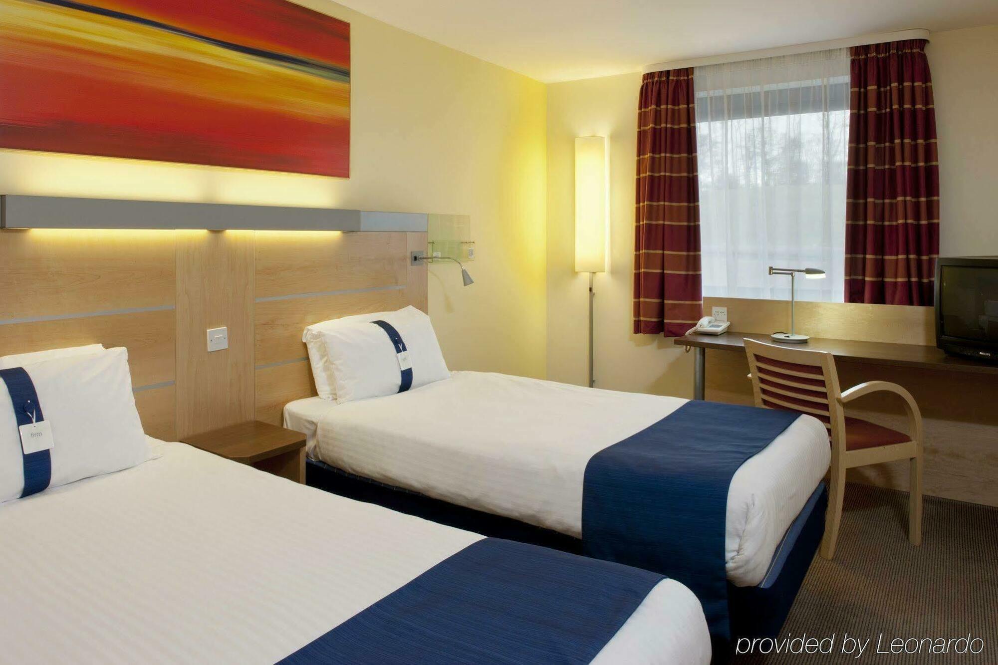 Holiday Inn Express Dunfermline By Ihg Bagian luar foto