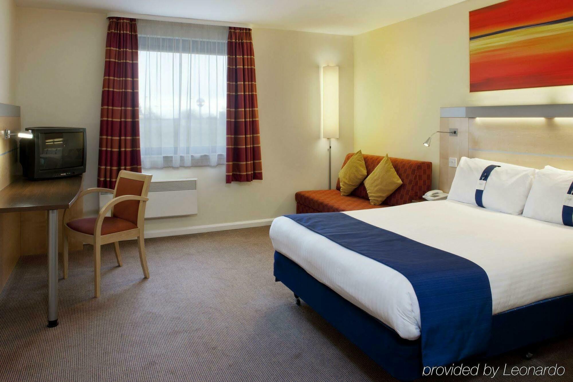 Holiday Inn Express Dunfermline By Ihg Bagian luar foto