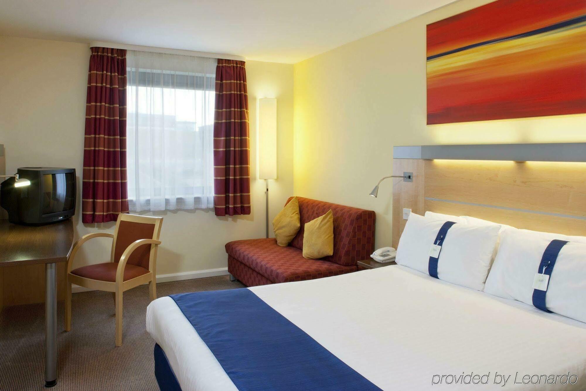 Holiday Inn Express Dunfermline By Ihg Bagian luar foto
